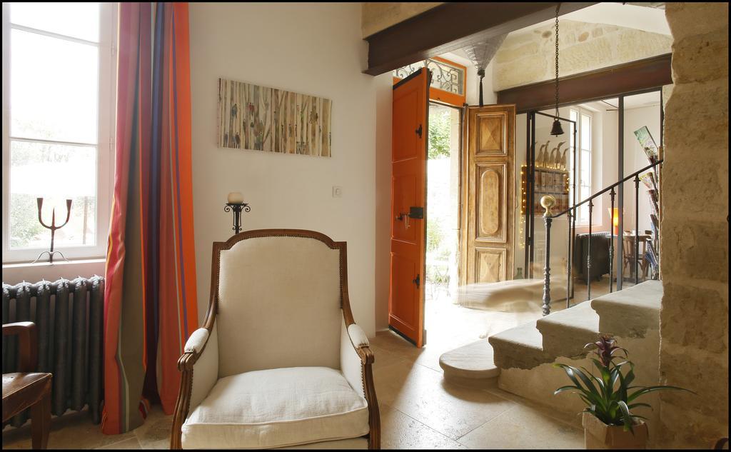 La Maison Rouge D'Uzes B&B Exterior photo