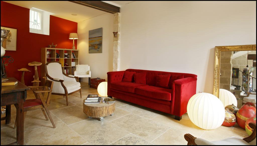La Maison Rouge D'Uzes B&B Exterior photo