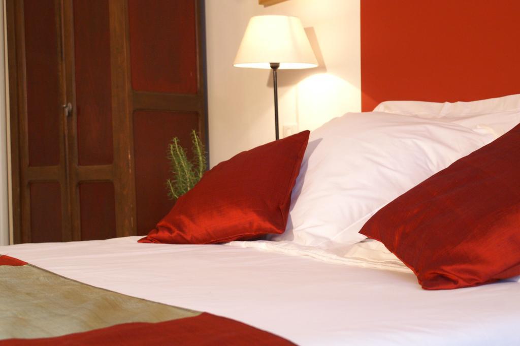 La Maison Rouge D'Uzes B&B Exterior photo