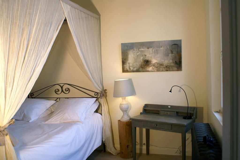 La Maison Rouge D'Uzes B&B Exterior photo